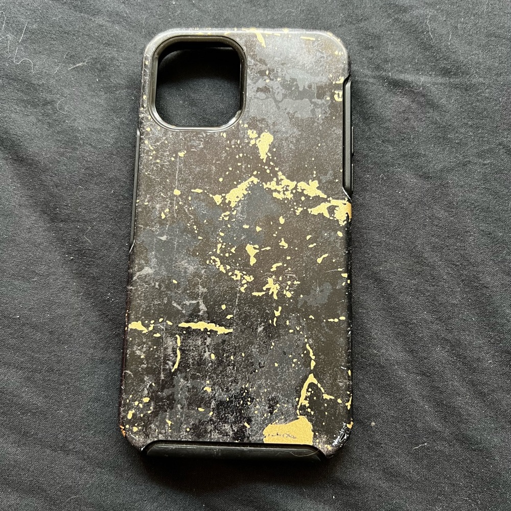 iPhone 12/12 Pro Otterbox Symmetry case!